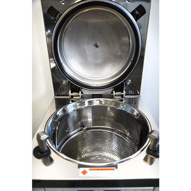 高圧蒸気滅菌器　オートクレーブ　LSX-700｜中古・レンタル　インターリンク